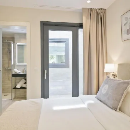 דירה Spaces Urban Flat- 3 Bedrooms, 3 Bathrooms, Huge Terrace, Near *