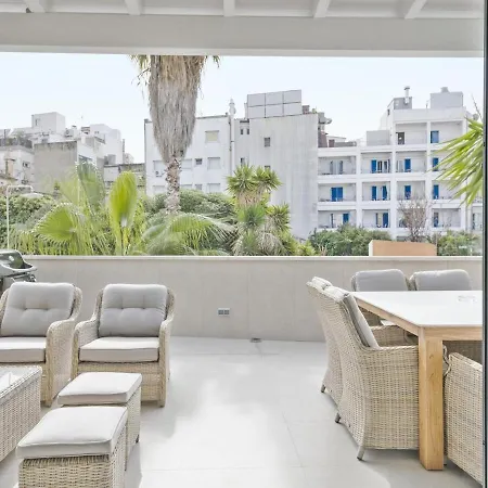 Spaces Urban Flat- 3 Bedrooms, 3 Bathrooms, Huge Terrace, Near דירה סיטגס