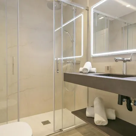 Spaces Urban Flat- 3 Bedrooms, 3 Bathrooms, Huge Terrace, Near Apartamento