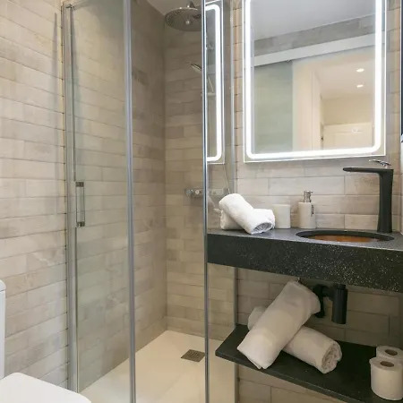 Spaces Urban Flat- 3 Bedrooms, 3 Bathrooms, Huge Terrace, Near * סיטגס