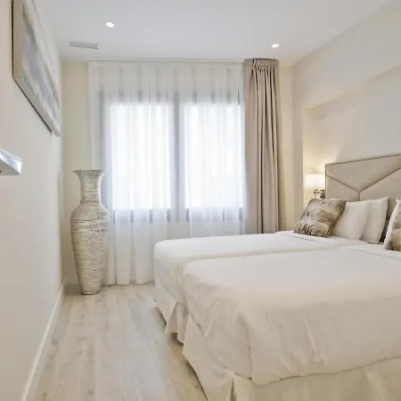 Spaces Urban Flat- 3 Bedrooms, 3 Bathrooms, Huge Terrace, Near דירה