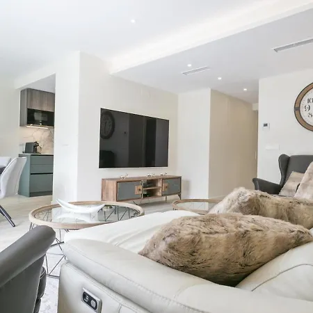 Appartement Spaces Urban Flat- 3 Bedrooms, 3 Bathrooms, Huge Terrace, Near