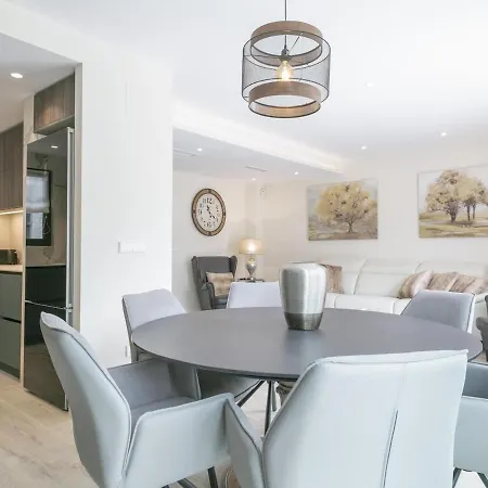 Spaces Urban Flat- 3 Bedrooms, 3 Bathrooms, Huge Terrace, Near Sitges