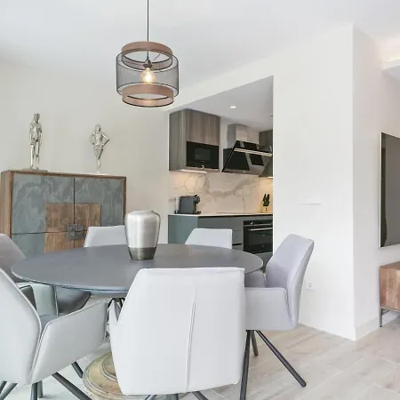 Spaces Urban Flat- 3 Bedrooms, 3 Bathrooms, Huge Terrace, Near