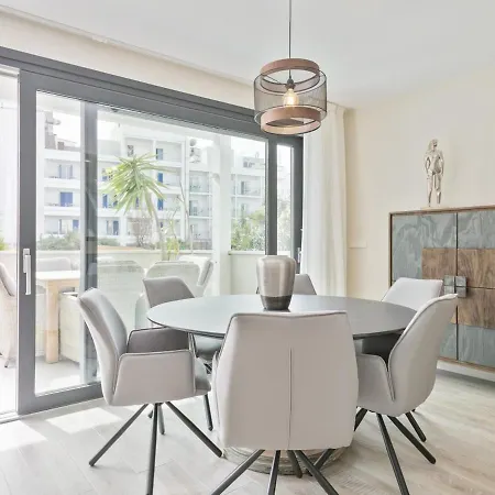 Spaces Urban Flat- 3 Bedrooms, 3 Bathrooms, Huge Terrace, Near Appartement Sitges