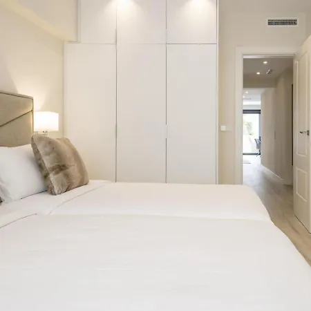 Apartment Spaces Urban Flat- 3 Bedrooms, 3 Bathrooms, Huge Terrace, Near *