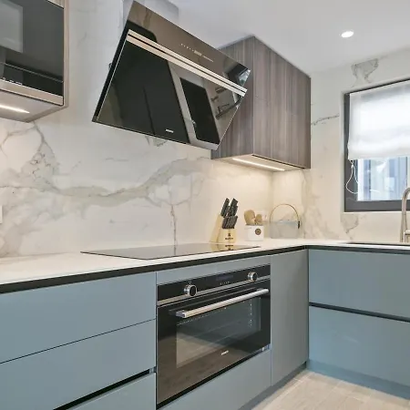 Apartment Spaces Urban Flat- 3 Bedrooms, 3 Bathrooms, Huge Terrace, Near