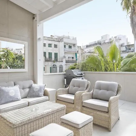 Spaces Urban Flat- 3 Bedrooms, 3 Bathrooms, Huge Terrace, Near