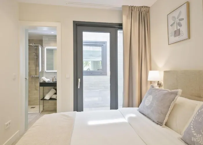 شقة Spaces Urban Flat- 3 Bedrooms, 3 Bathrooms, Huge Terrace, Near *