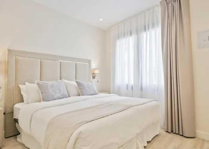 شقة Spaces Urban Flat- 3 Bedrooms, 3 Bathrooms, Huge Terrace, Near *