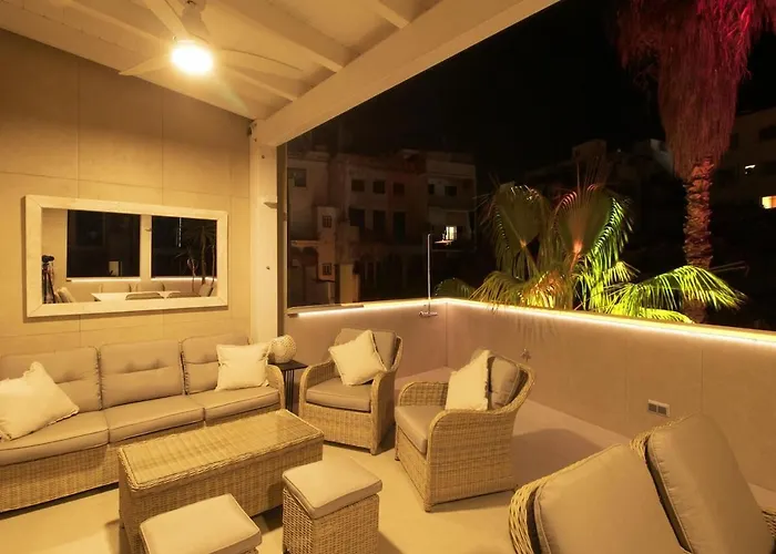 Spaces Urban Flat- 3 Bedrooms, 3 Bathrooms, Huge Terrace, Near