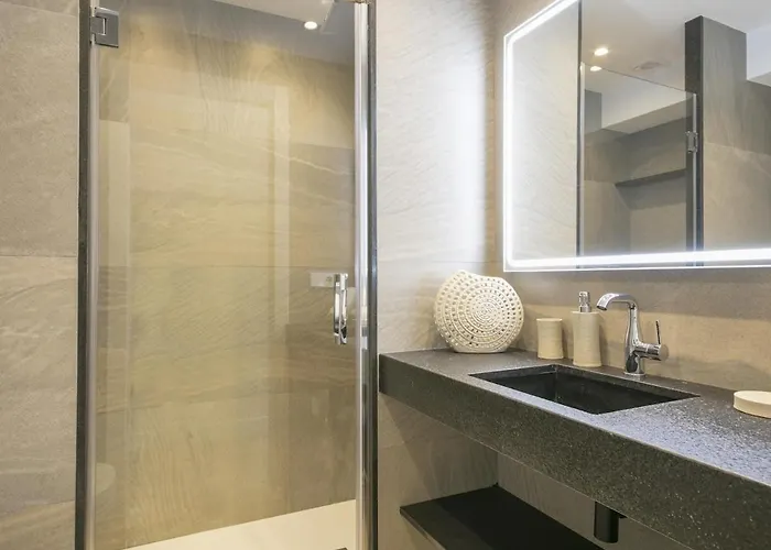 شقة Spaces Urban Flat- 3 Bedrooms, 3 Bathrooms, Huge Terrace, Near *