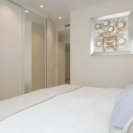 Spaces Urban Flat- 3 Bedrooms, 3 Bathrooms, Huge Terrace, Near * シッチェス