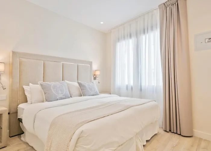 דירה Spaces Urban Flat- 3 Bedrooms, 3 Bathrooms, Huge Terrace, Near