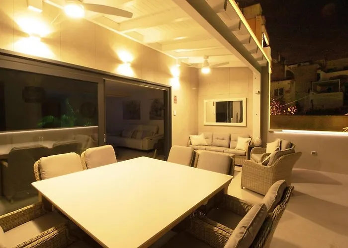 Spaces Urban Flat- 3 Bedrooms, 3 Bathrooms, Huge Terrace, Near