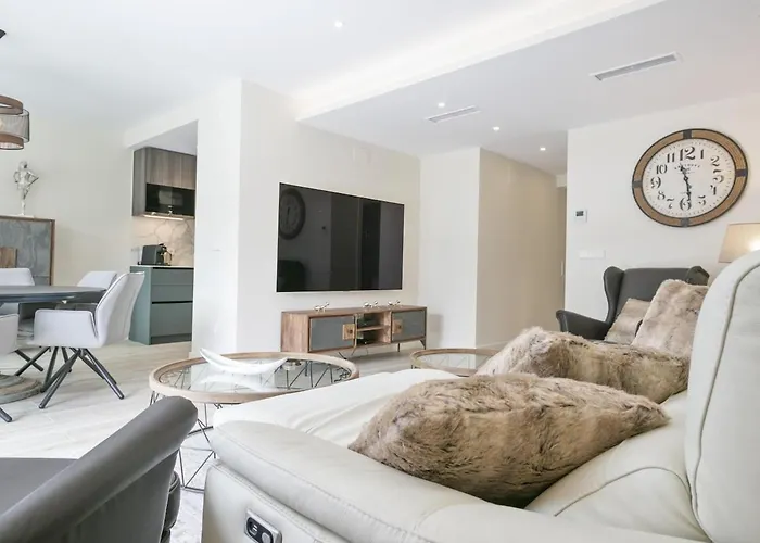 דירה Spaces Urban Flat- 3 Bedrooms, 3 Bathrooms, Huge Terrace, Near