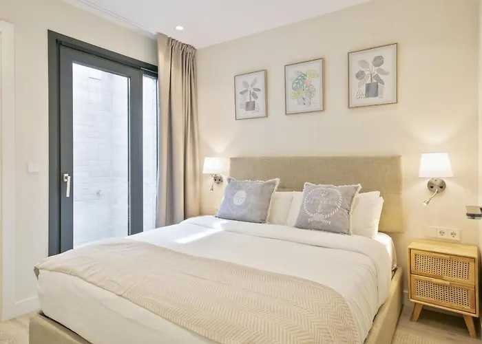 Spaces Urban Flat- 3 Bedrooms, 3 Bathrooms, Huge Terrace, Near דירה