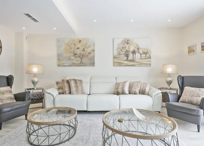 דירה Spaces Urban Flat- 3 Bedrooms, 3 Bathrooms, Huge Terrace, Near