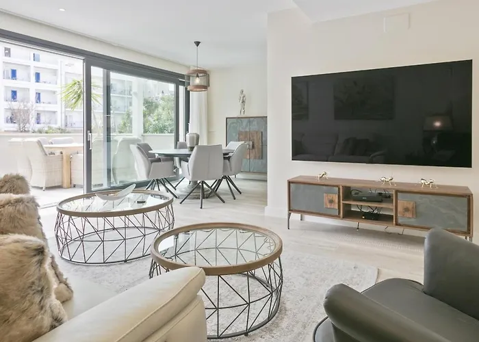 דירה Spaces Urban Flat- 3 Bedrooms, 3 Bathrooms, Huge Terrace, Near