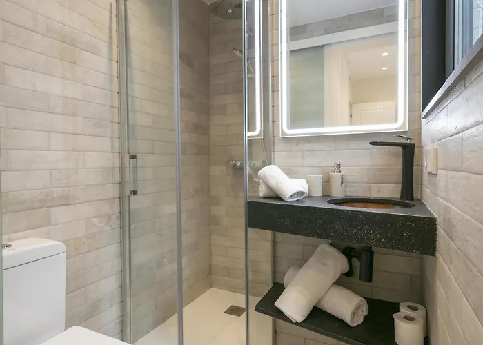 Spaces Urban Flat- 3 Bedrooms, 3 Bathrooms, Huge Terrace, Near * סיטגס